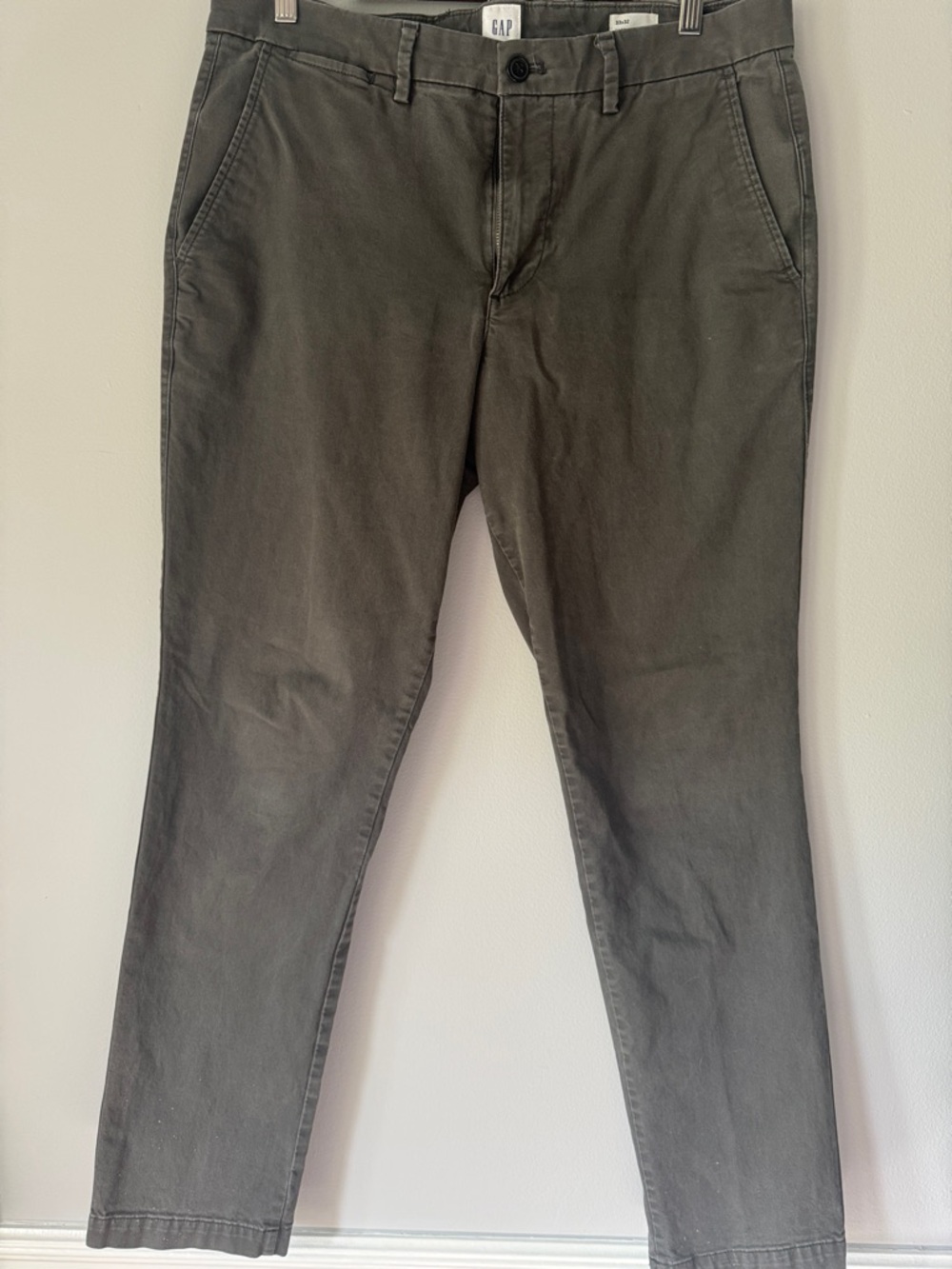 GAP Men's Charcoal Essential Khaki Pant - Slim Fit - 33 x 32
